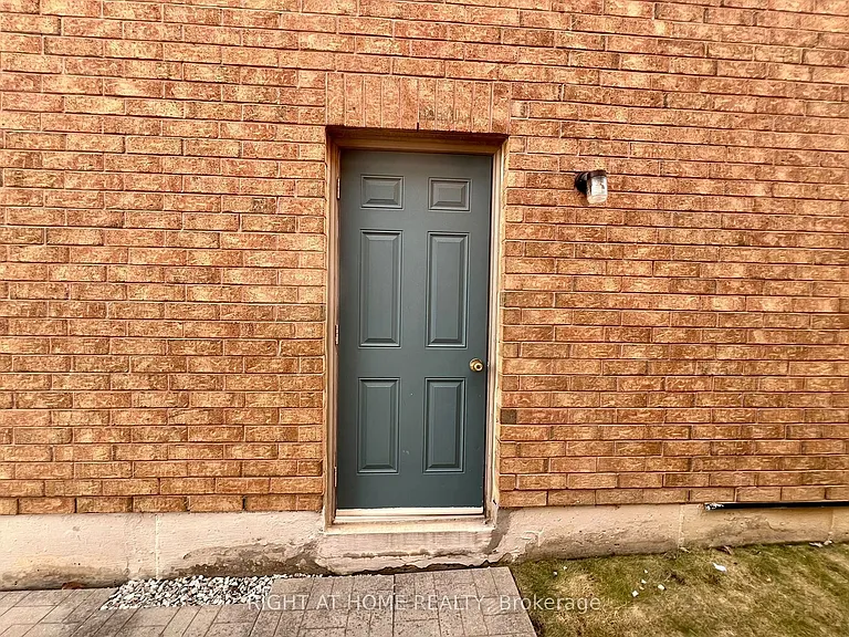 99 Ascalon Dr — Photo 11