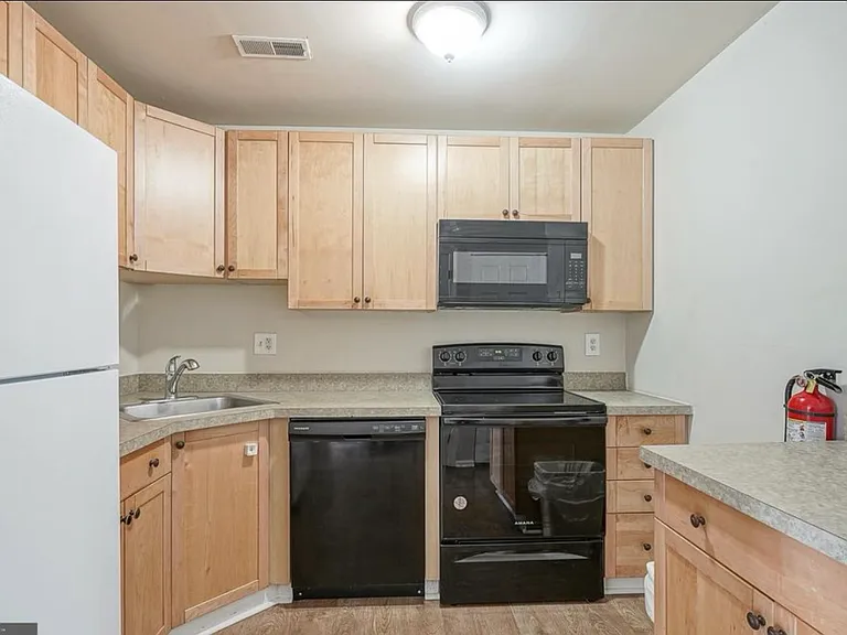1508 Huntingdon Mews — Photo 10