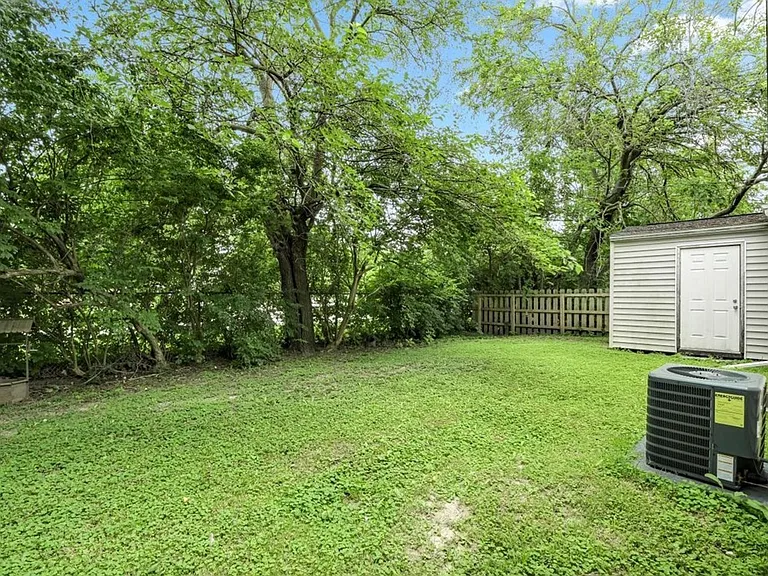 307 Thompson St — Photo 2