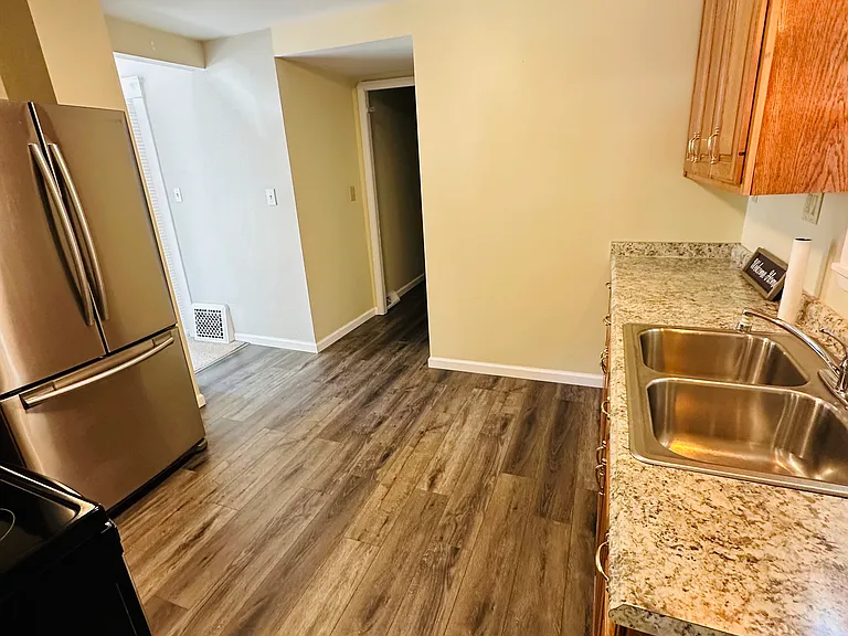 121 Lincoln Ct #1 — Photo 3