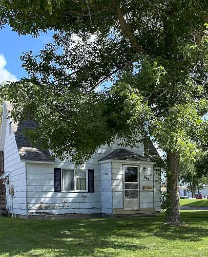 300 16th Street, Windom, Mn 56101 