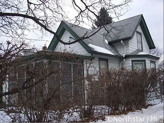 2nd image of 1069 Earl St N