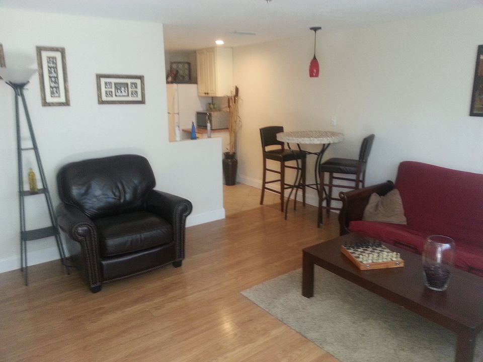1st image of 206 S Melville Ave