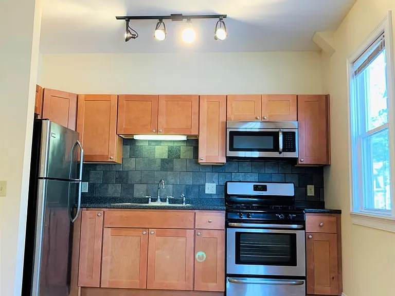 137 Park St — Photo 4