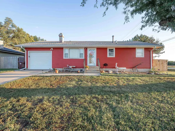 715 W State St, Lindsborg, KS 67456