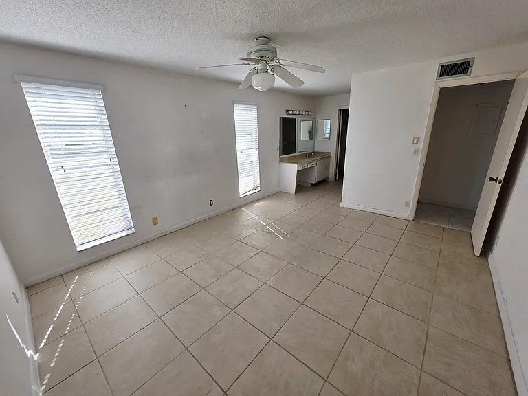 13721 Flora Pl #D — Photo 10