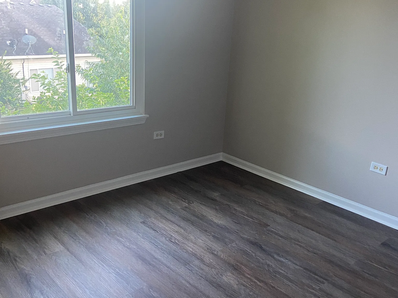 2806 Sarah Ct — Photo 4