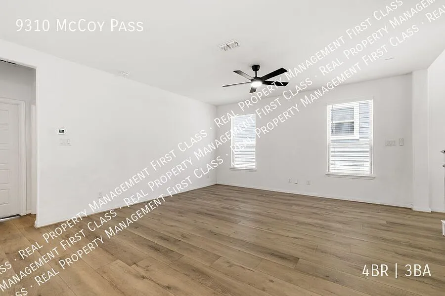 Close to everything, far from ordinary! 4 BR, 2.5 Bath plus an office and loft! — Photo 4
