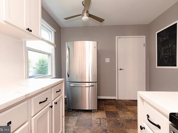 5th image of 613 Buchanan St NE #7