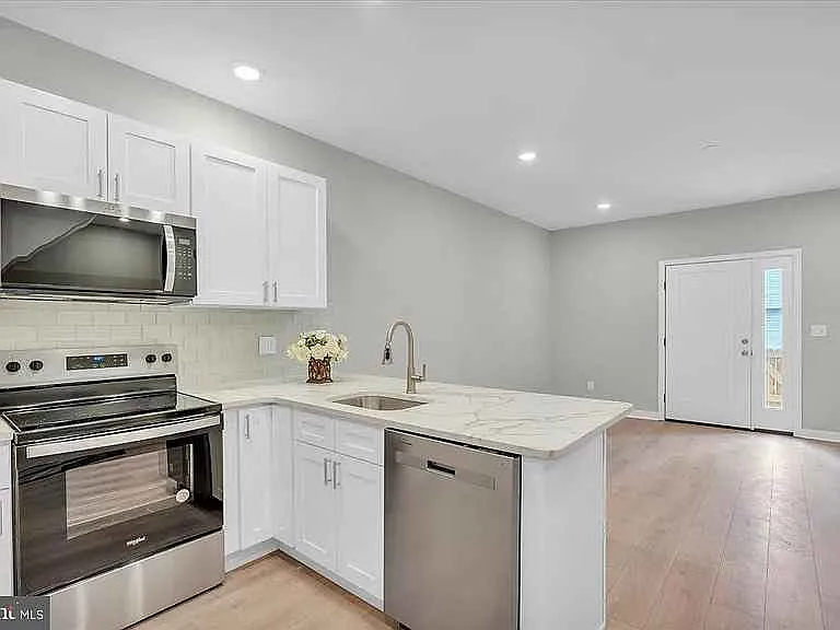 802 W Norris St #1 — Photo 3