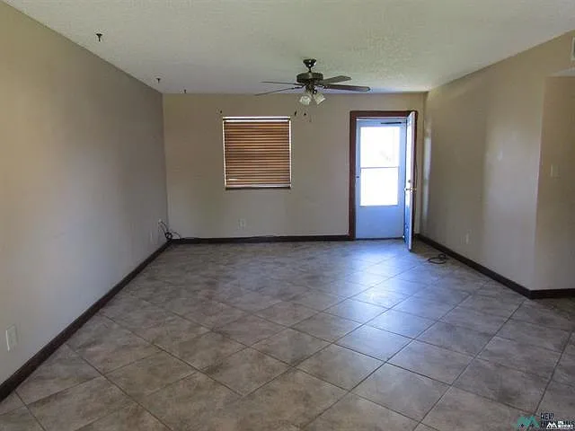 1302 W Briscoe Ave — Photo 2
