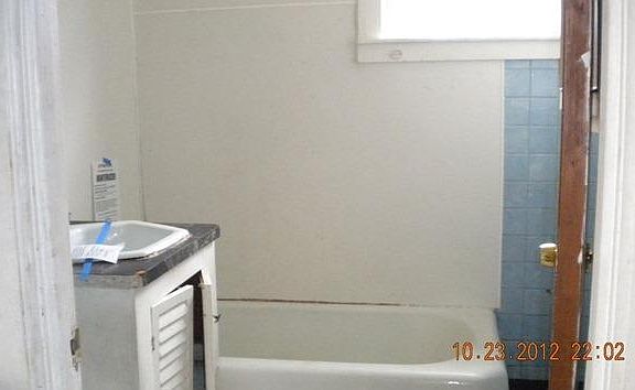 4th image of 1428 Superior Ave
