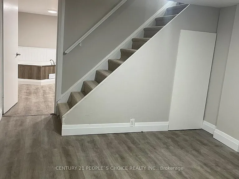 136 Edgemont St N — Photo 29