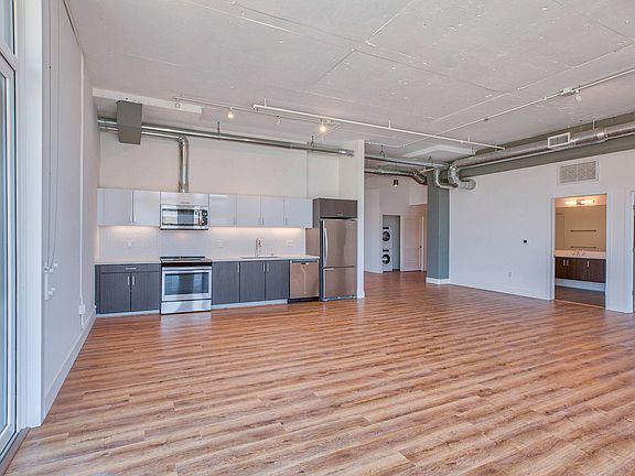 3rd image of 2231 S Western Ave #201