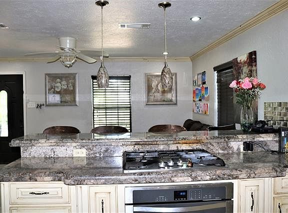4th image of 4009 Crenshaw Ave