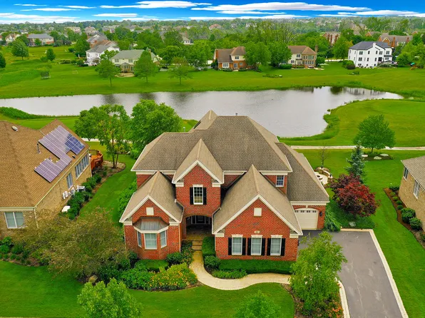 16 Championship Pkwy, Hawthorn Woods, IL 60047