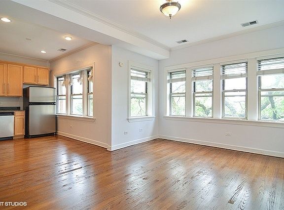 5th image of 4049 N Southport Ave #3