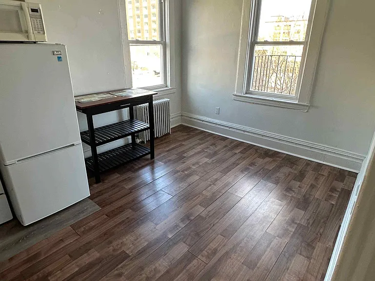 115 5th Ave S #3 — Photo 3