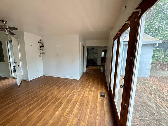 3rd image of 364 Bargers Ct