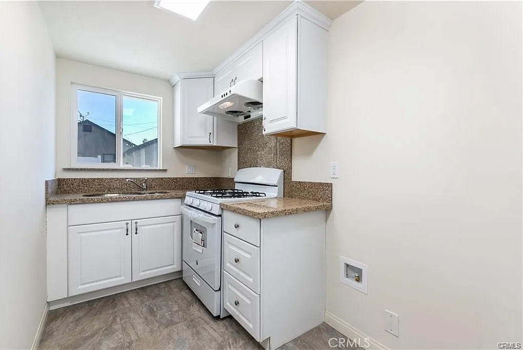 Studio, 310 sqft, $1,425 — Photo 3