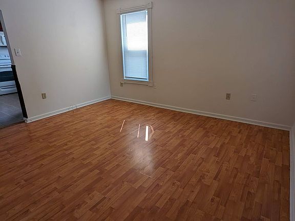 4th image of 348 Rick St