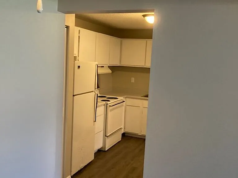 Hollow Hills Apartments — Photo 51