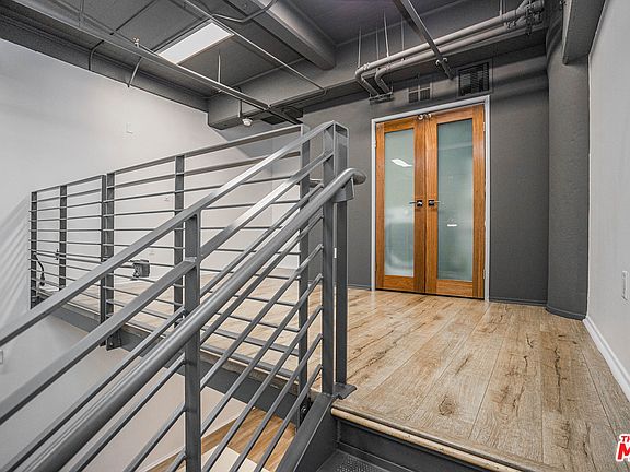 5th image of 1130 S Flower St APT 119