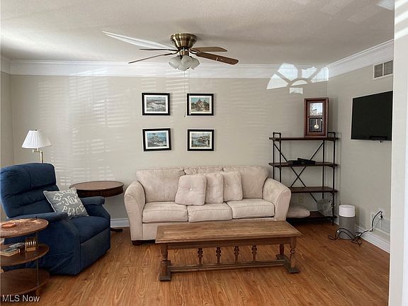3rd image of 841 Virginia St