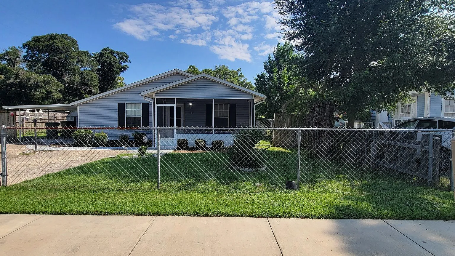 Charming three bedroom one bath home for rent. — Photo 1