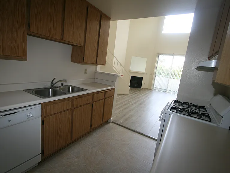 3637 Clarington Ave #213 — Photo 47