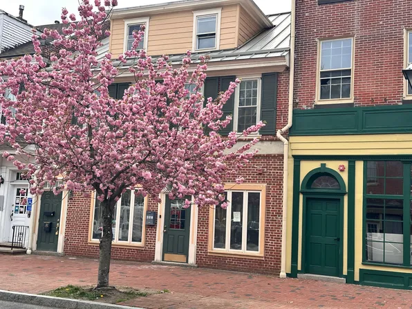 328 High St #2A, Burlington, NJ 08016