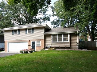 7700 Viewcrest Ln, New Hope, MN 55427