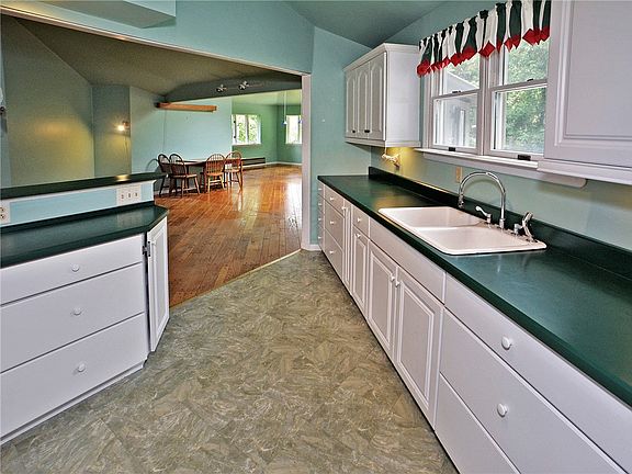 4th image of 606 Illini Dr