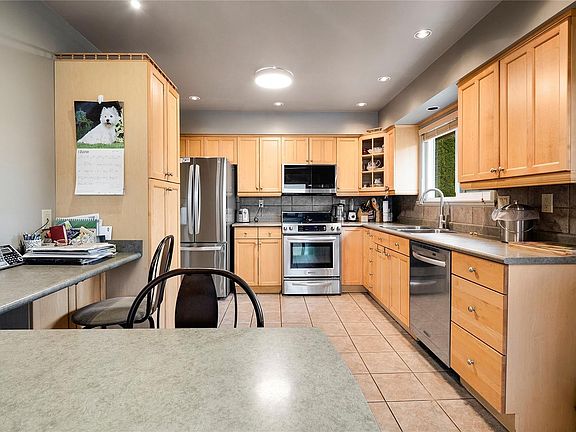 5th image of 1571 Kenmore Rd