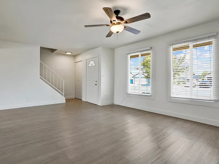 8404 N 32nd Ave — Photo 1
