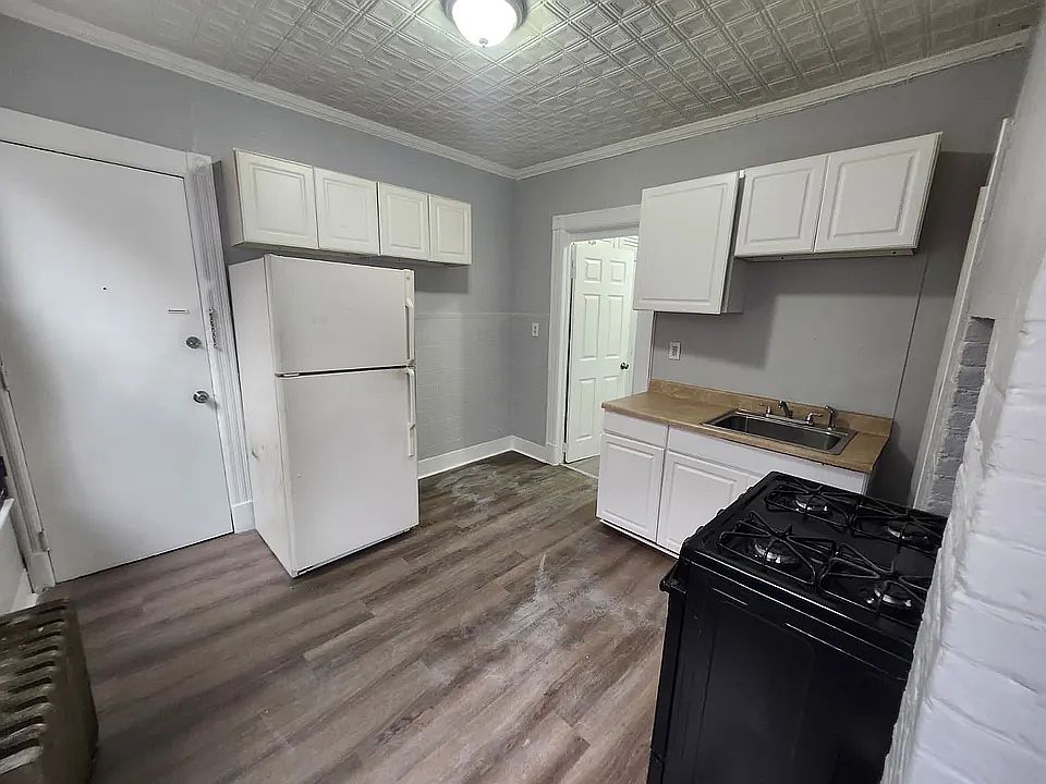 2nd image of 165 Pearl St #6D