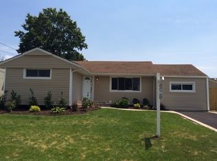 1858 Fairhaven Rd, East Meadow, NY 11554