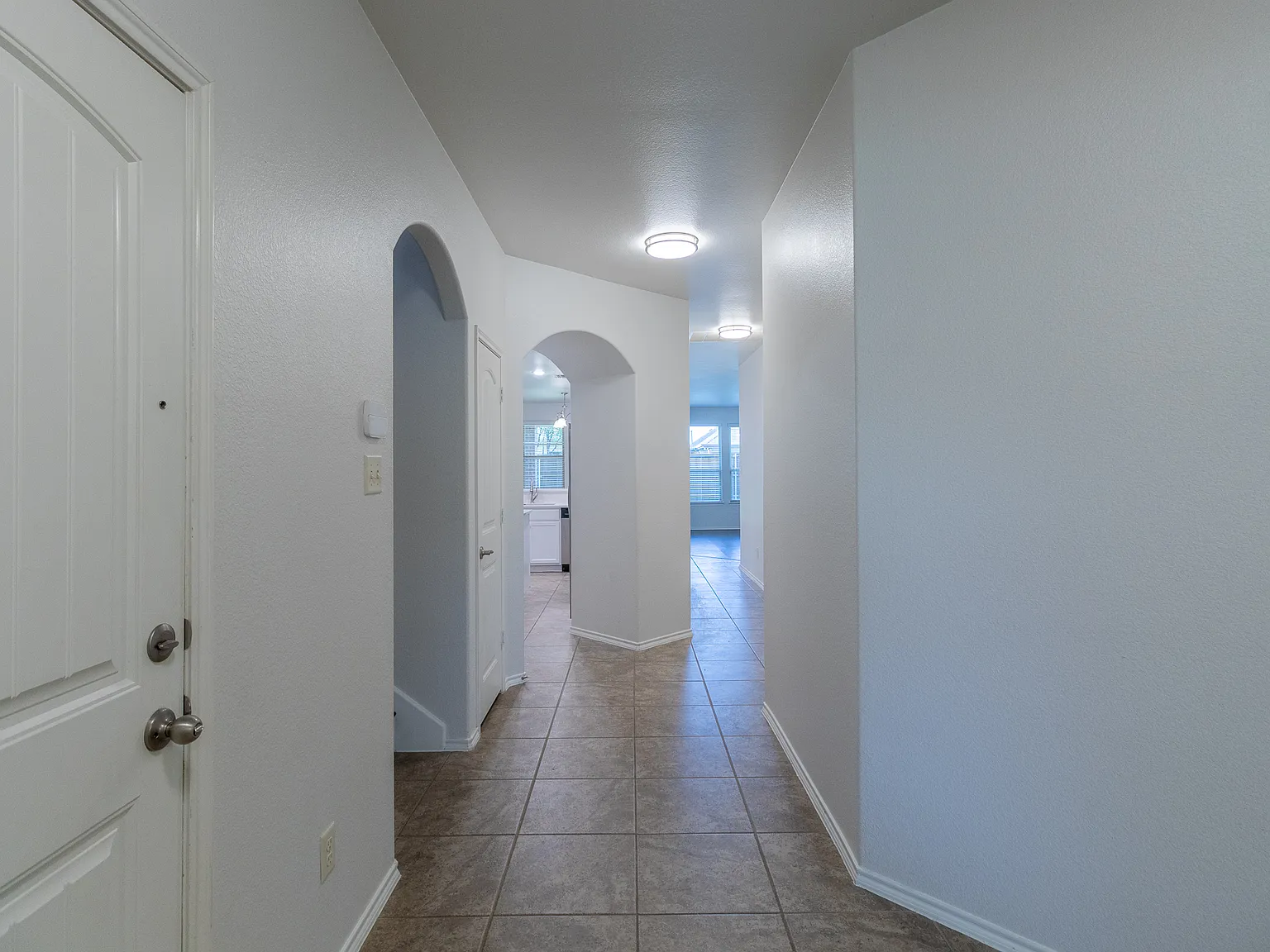 4 bed, 2245 sqft, $2,800 — Photo 2