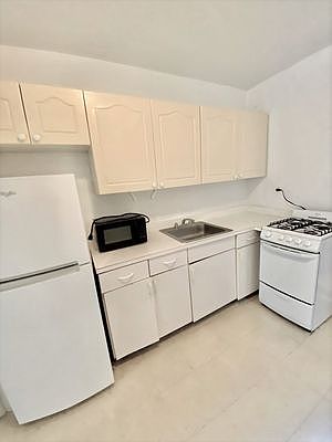 3rd image of 245 E 94th St #A
