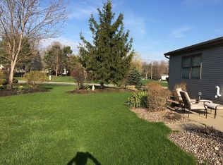 8295 Galbraith Rd, Williamsville, NY 14221