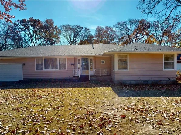807 Briarwood Ln, Nevada, MO 64772