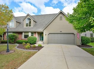 7448 Carter Cir N, Franklin, WI 53132