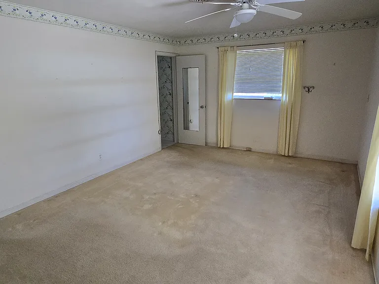 546 Flamevine Ln — Photo 3