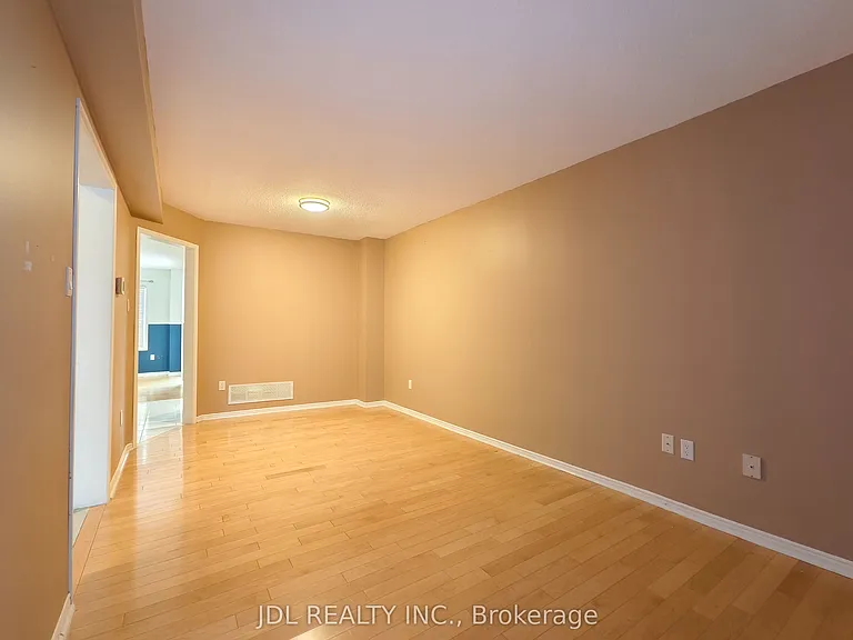 35 Kenborough Ct — Photo 4