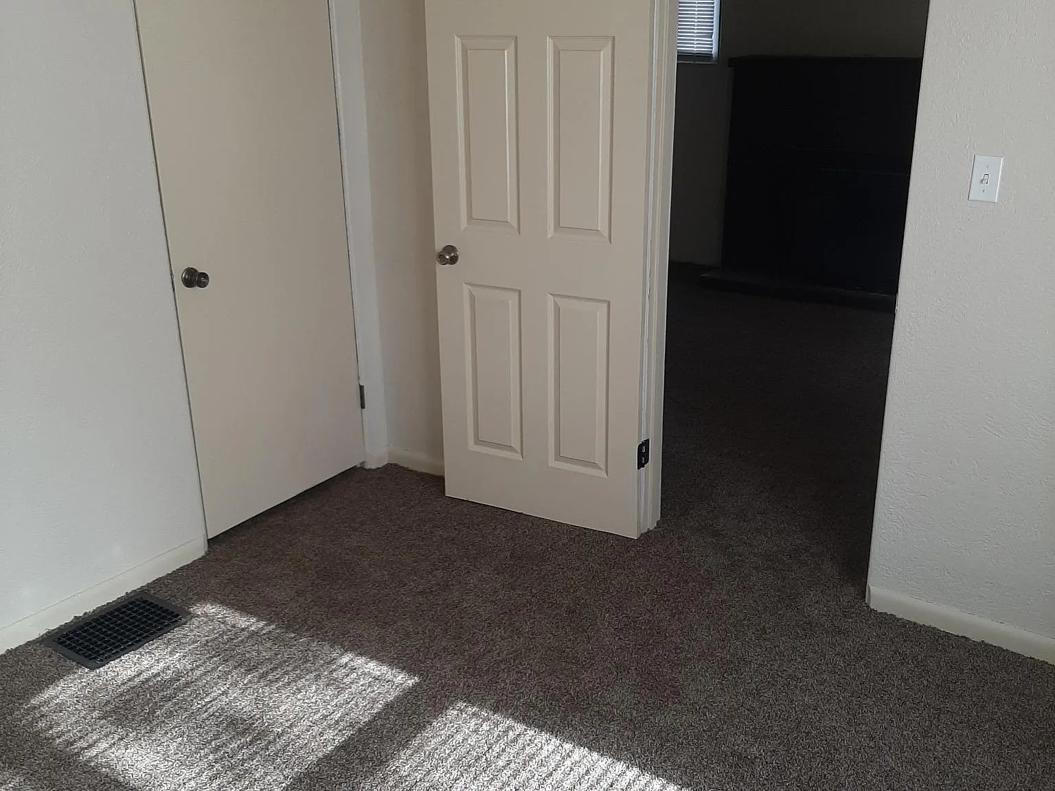 2916 Withers Ave — Photo 3