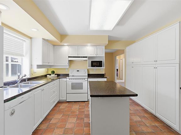 5th image of 788 Stanhope Rd