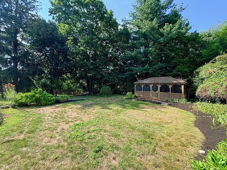 16 Pine St — Photo 37