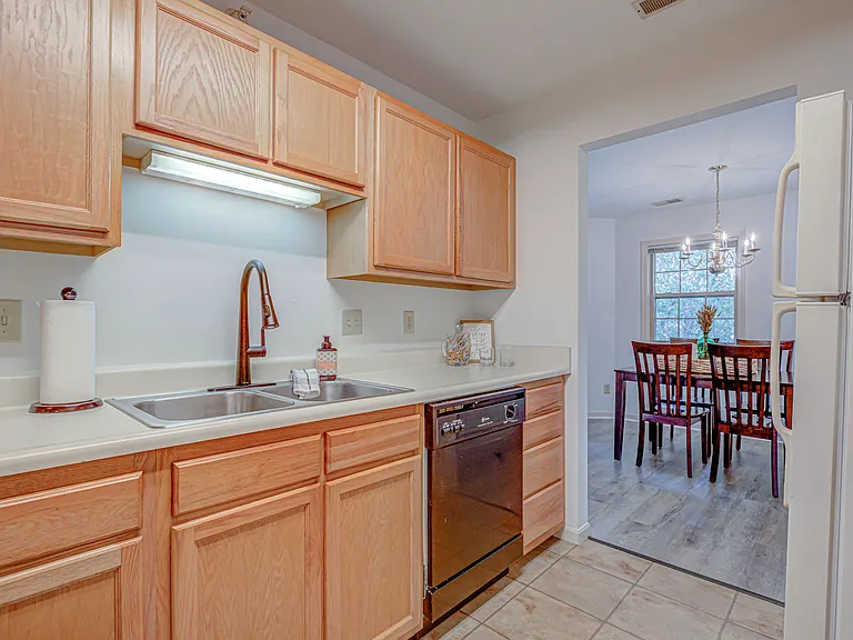 100 Northridge Dr #9 — Photo 10