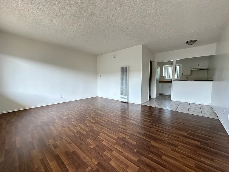 7636 Owensmouth — Photo 17