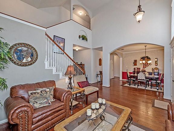 5th image of 1728 Clarke Springs Dr